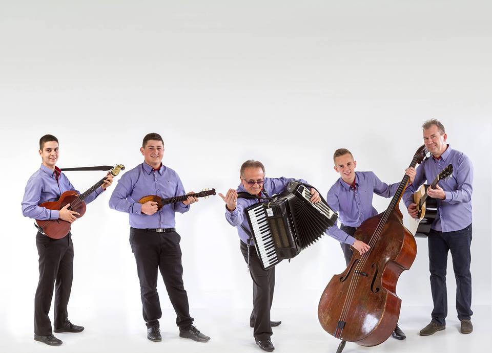 Тamburaški ansambl: Letnje noći