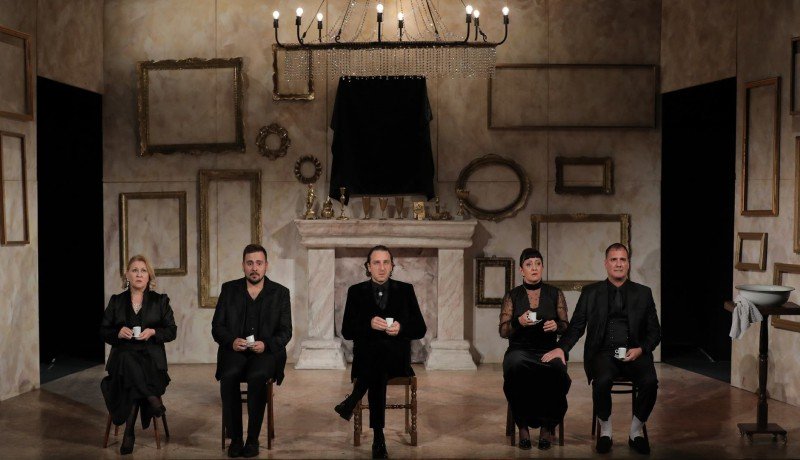 OTKAZANO Predstava: Ožalošćena porodica