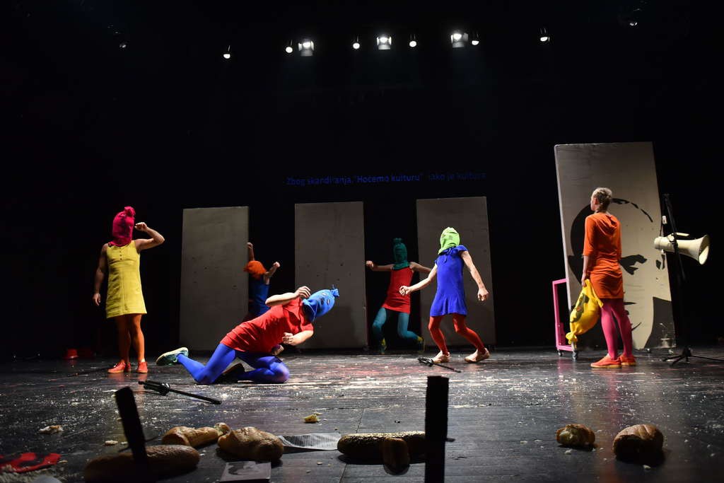 Predstava: Oblak u pantalonama