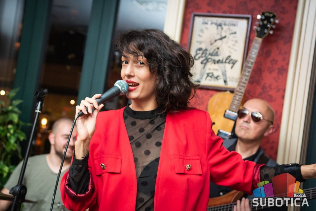 Humanitarna akustična svirka na Trgu za Melindu Sabo