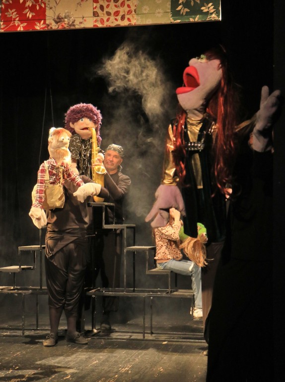 Hit lutkarska predstava “TAPET ŠOU” u Dečjem pozorištu  – specijalni gost izvođenja Tamaš Kajdoči