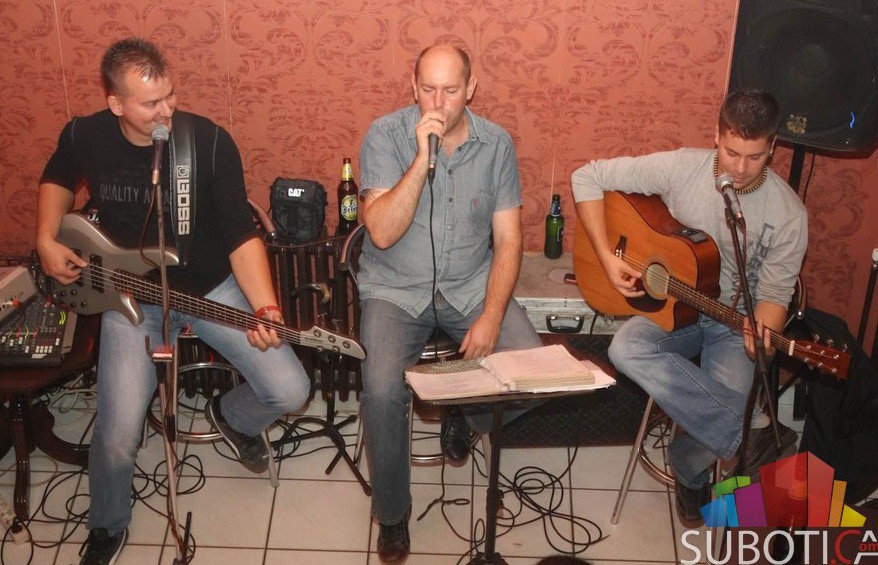 Ex-yu trio bend na živo