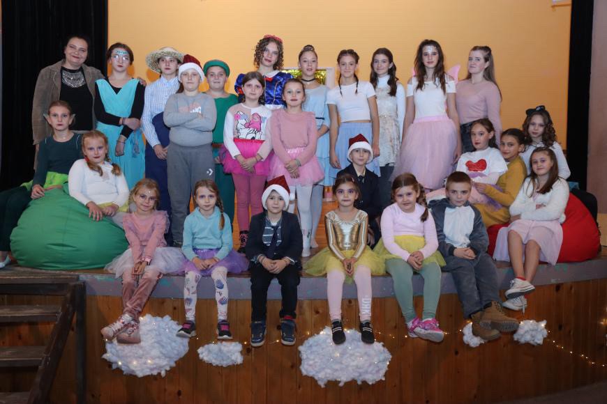 "Sasvim uvrnuta bajka" - predstava Dečje dramske sekcije "Tahles"