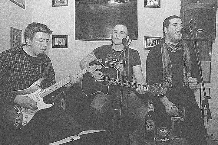 Pussy Magnet acoustic trio