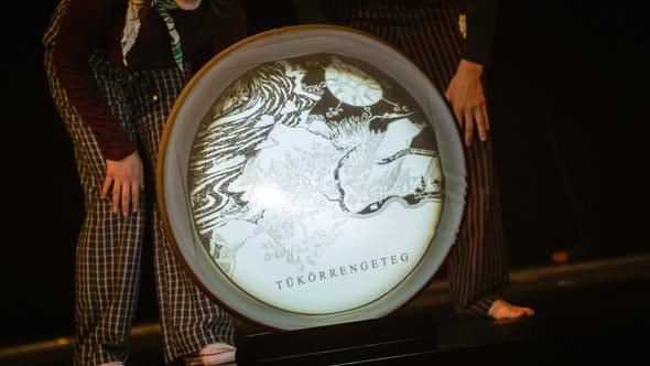 Előadás gyerekeknek: Tükörrengeteg