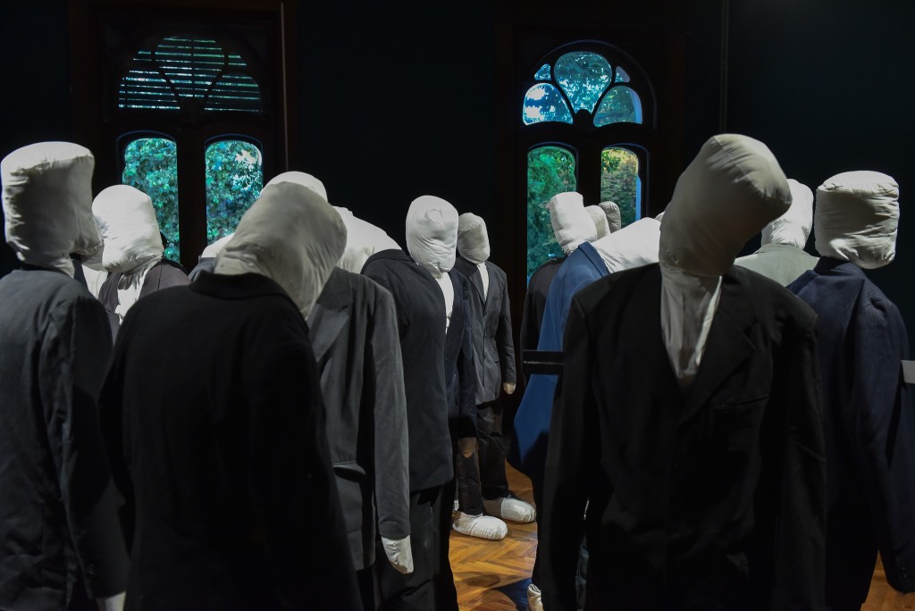 „Zar je to čovek?“ Ljudsko dostojanstvo u savremenoj vizuelnoj umetnosti