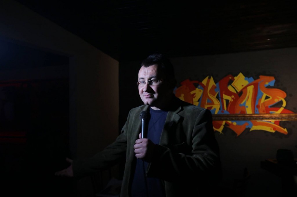 Stand up: Dušan Jokić