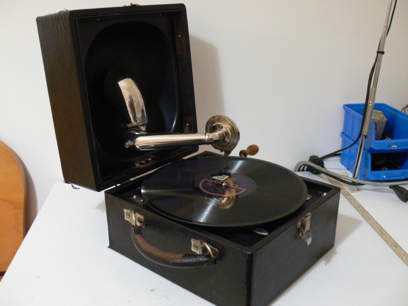 Prikupljanje fotografija koja se odnose na gramofone za potrebe izložbe Gradskog muzeja
