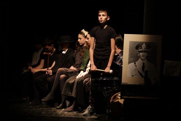 Gostujuća predstava "Porodični cirkus za decu i osetljive" - prema motivima dela Danila Kiša "Rani jadi" i "Bašta, pepeo" (besplatan ulaz uz prethodnu rezervaciju)