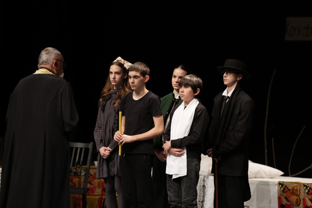 Gostujuća predstava "Porodični cirkus za decu i osetljive" - prema motivima dela Danila Kiša "Rani jadi" i "Bašta, pepeo" (besplatan ulaz uz prethodnu rezervaciju)