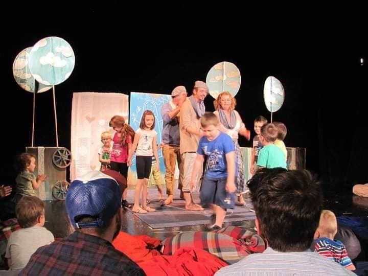 Előadás gyerekeknek: „ANYARAJZ”