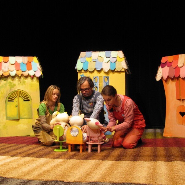 Teatar u pelenama: „Šarena priča”