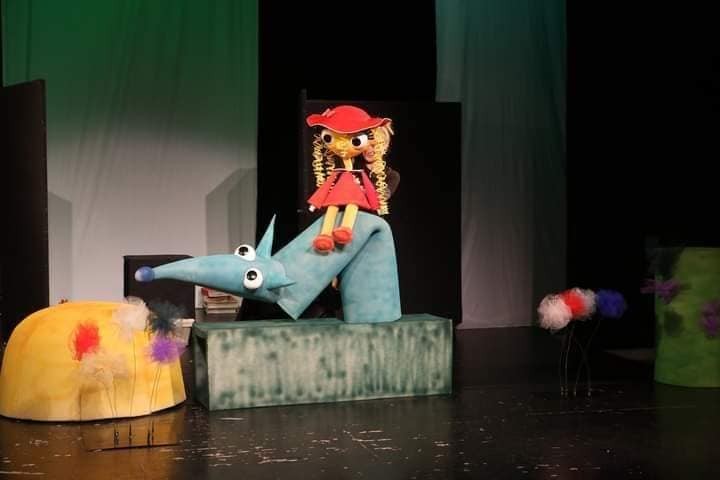 Előadás gyerekeknek: Egy egészen egyszerű Piroskáról