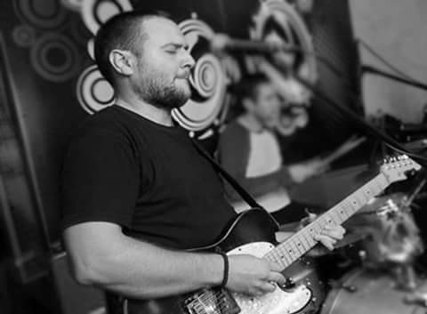 Akustična svirka: Uroš Kojić