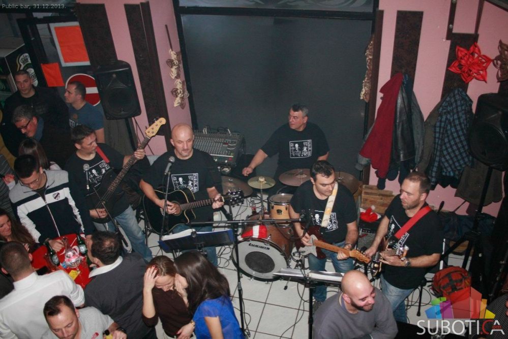 U susret pravoslavnoj Novoj godini - Superakustik bend (na živo)