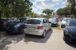 Napuštena vozila zauzimaju parking mesta u Bajnatskoj ulici