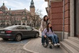 „Neprilagođeni“: Život osoba sa invaliditetom iza prepreka koje društvo i dalje ne vidi