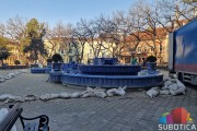 Plava fontana se ponovo "zazimljava" nakon što je oštećena zaštita