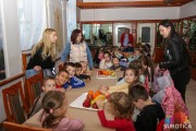 "Voće i povrće za svakog ko hoće" - mališani pripremali voćnu salatu i učili o pravilnoj ishrani