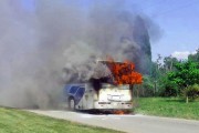 Autobus se zapalio, nema povređenih