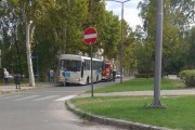 Žena podletela pod autobus