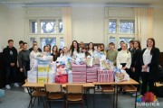 Đaci Ekonomske škole prikupili slatkiše za novogodišnje paketiće siromašnim sugrađanima