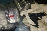Zaplenjeno četiri pištolja i blizu 2.000 psihoaktivnih tableta