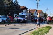 Direktan sudar dva automobila na Makovoj, više povređenih