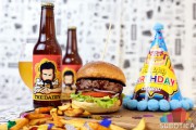 Drugi rođendan Burger bara "Fabrika"