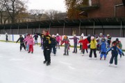 Počela školica klizanja za najmlađe