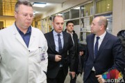Republički i pokrajinski ministri posetili obolelog od korone