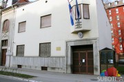 Velike gužve ispred Hrvatskog konzulata u Subotici