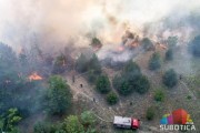 Posle dva časa intenzivne borbe vatrogasci obuzdali veliki požar u Radanovačkoj šumi