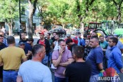 Lokalni poljoprivrednici ne odustaju od zahteva - protestima se pridružili paori iz Čantavira, Tavankuta i Šupljaka