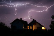 Udar groma uništio kuću - apel za pomoć