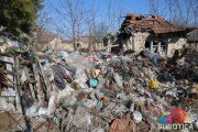 Divlja deponija na privatnoj parceli - (ne)rešiv problem meštana u Ulici Ante Evetovića Miroljuba