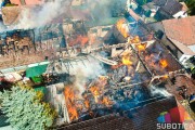 Požar u Ustaničkoj ulici, vatra progutala stolarsku radionicu i pomoćne objekte, zahvaćen i deo porodične kuće