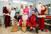 Deda Mraz Gorske službe spasavanja obradovao mališane na Odeljenju pedijatrije