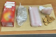 Carinici pronašli heroin u kutijama keksa
