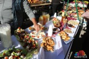 "Gastro jutro na buvljaku" - posetioci uživali u specijalitetima lokalnih proizvođača