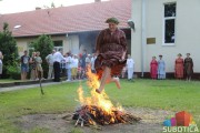 Tradicionalno preskakanje vatre na dan Svetog Ivana Cvitnjaka u subotu u Maloj Bosni
