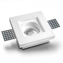 UGRADNA ROZETNA ZA GIPS KVADRAT BELA 668