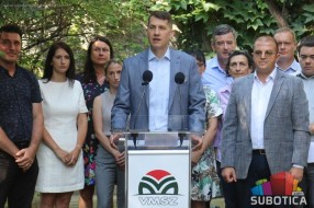 SVM ostaje uz Pastora: Ostavka odbijena, mandat potvrđen poverenjem članstva