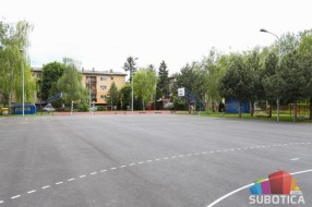 OŠ "10. oktobar" dobila novi sportski teren