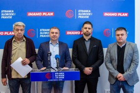 Opozicioni blok traži hitnu i neopozivu ostavku gradonačelnika Bakića