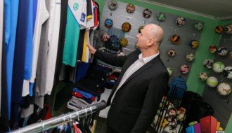 Ivanišević nastavio obilazak privrednika koji su konkurisali za podsticaje, danas posetio porodičnu firmu za proizvodnju sportske opreme