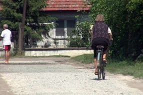 12 ulica posuto tucanikom