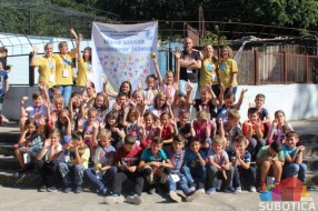 Osnovci kroz kreativne radionice učili znakovni jezik
