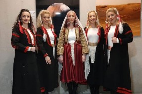 Večeras nastupi kulturno-umetničkih društava, solisti i pevačke grupe - umesto "Pilota" grupa "Vrelo"