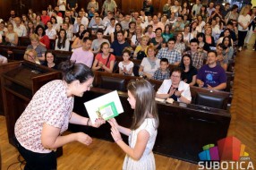 Svečano uručene pohvalnice uspešnim đacima